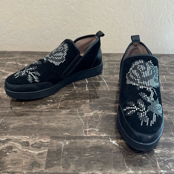 Donald Pliner Mylasp Flower Embellished Leather Sneakers - Picture 12 of 12